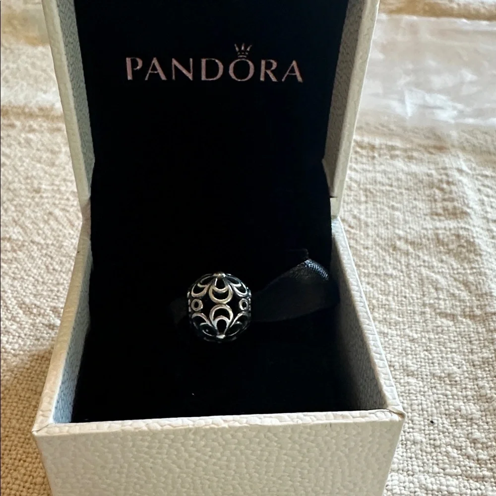 Pandora Silver and Black Elegant charm - Picture 2 of 3